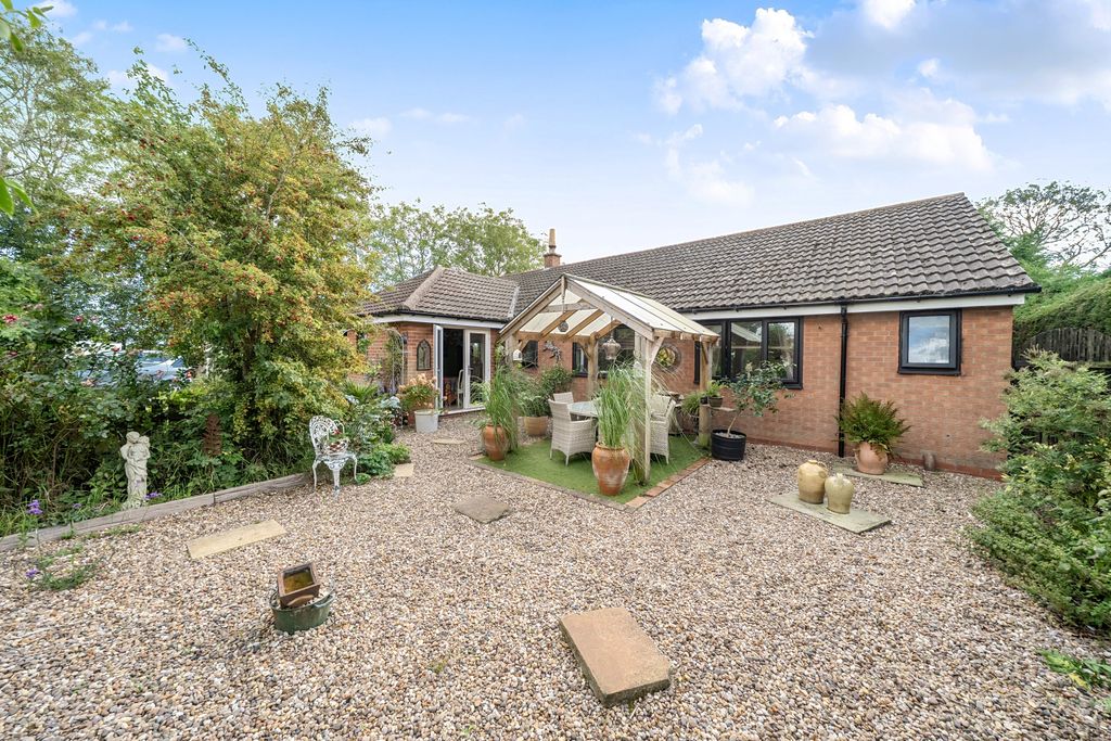 Property photo 2 of 25