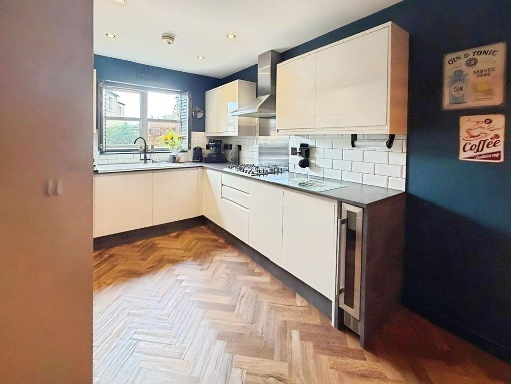 Property photo 3 of 26 Kitchen