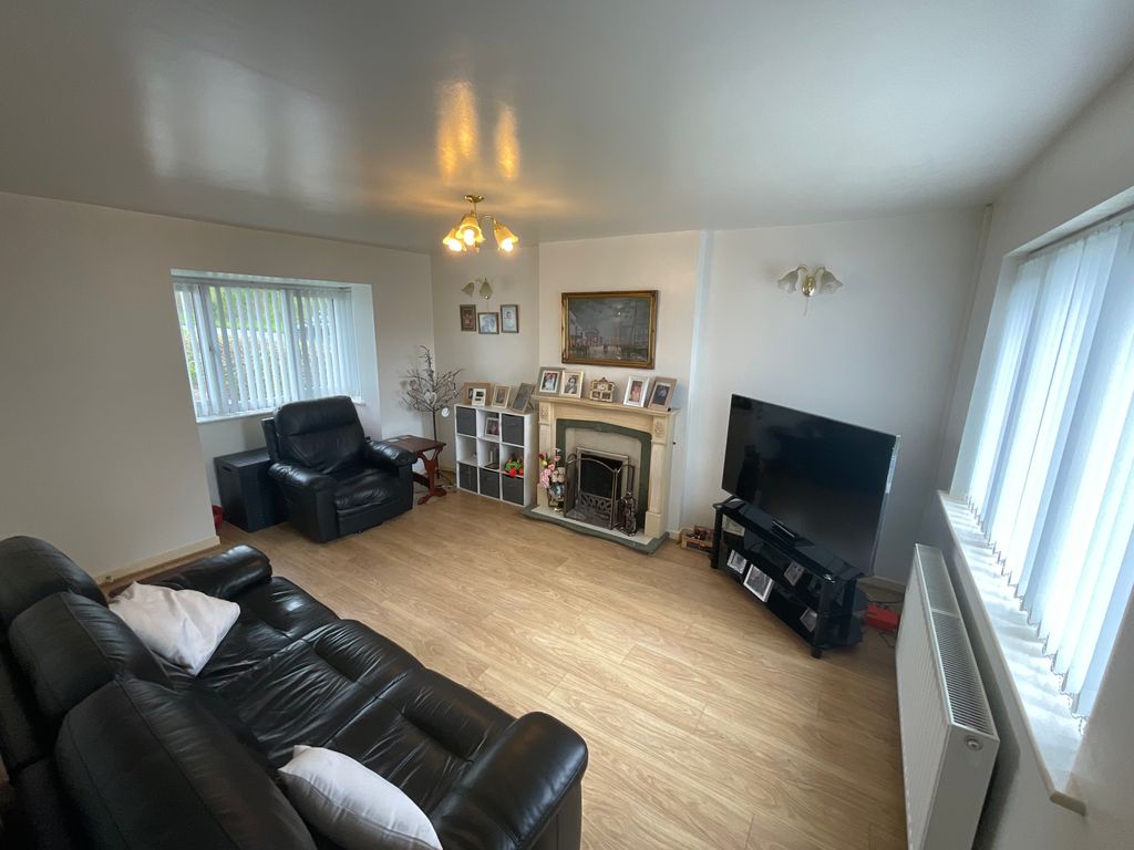 Property photo 3 of 14 Living Room