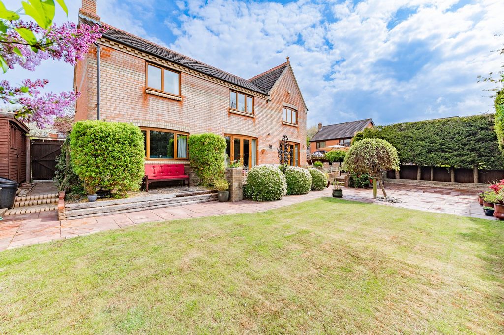 Property photo 2 of 31