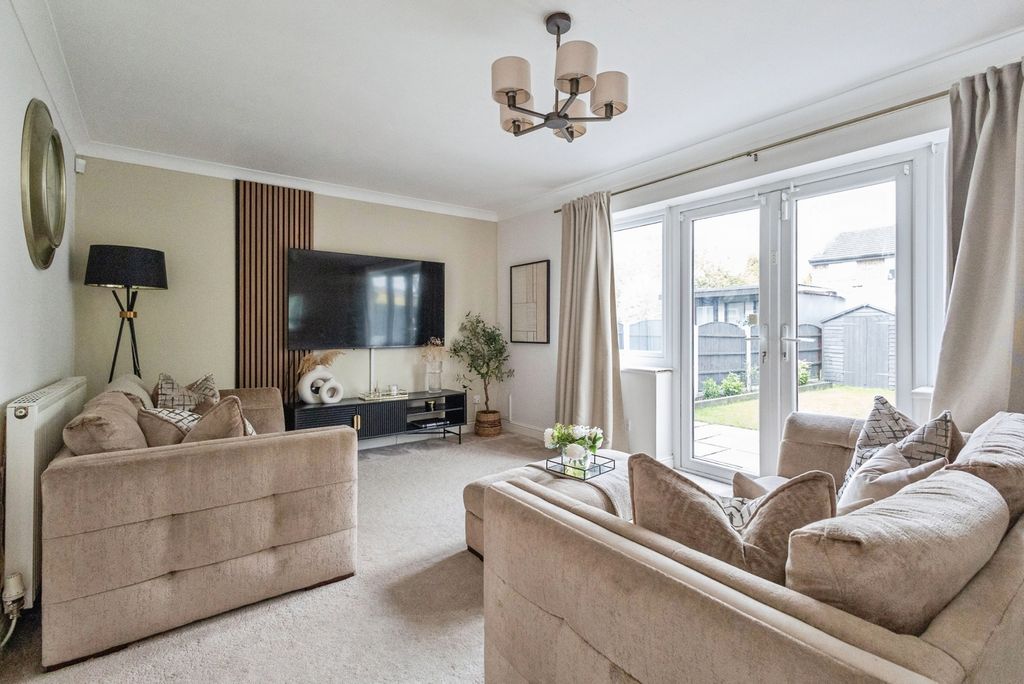 Property photo 3 of 18 Pbox-Img.Jpg