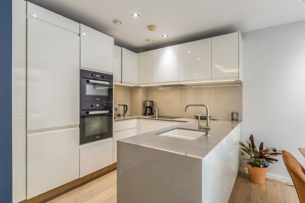 Property photo 3 of 15 Kitchen