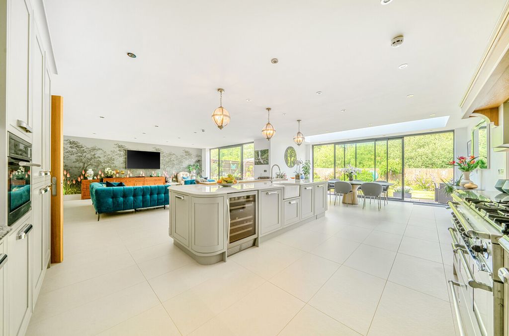 Property photo 3 of 33 Kitchen/Dining