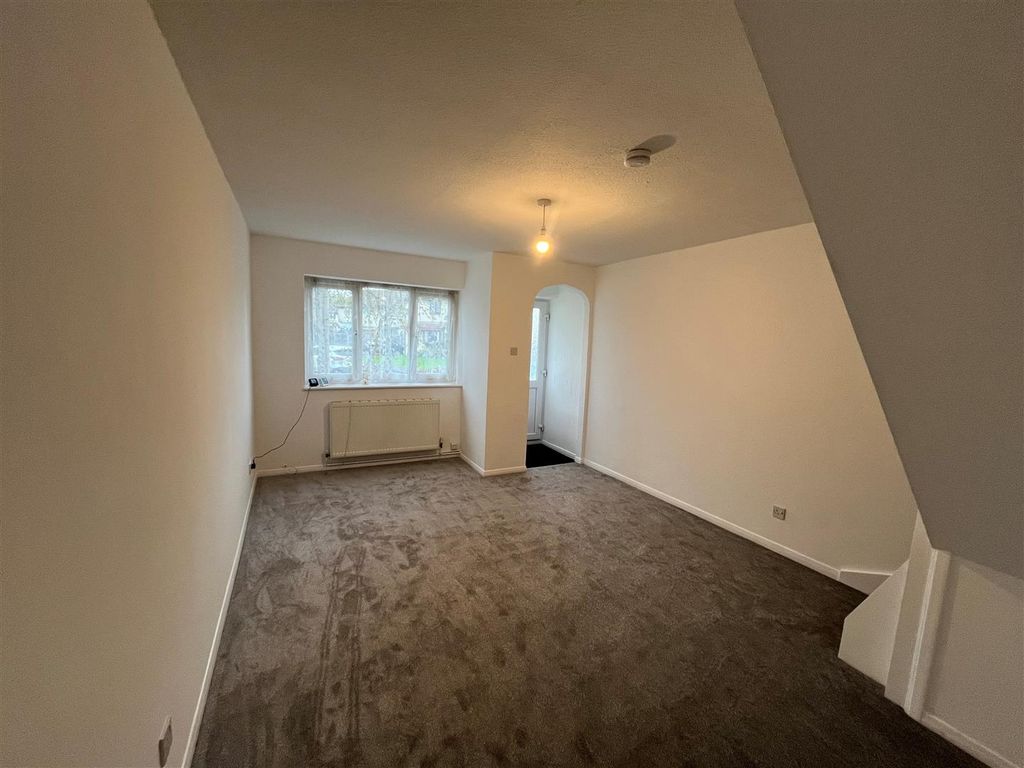 Property photo 3 of 10 Lounge