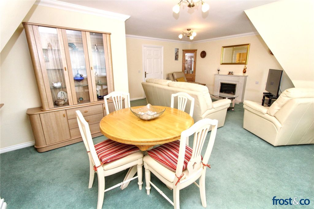 Property photo 3 of 18 Dining Area