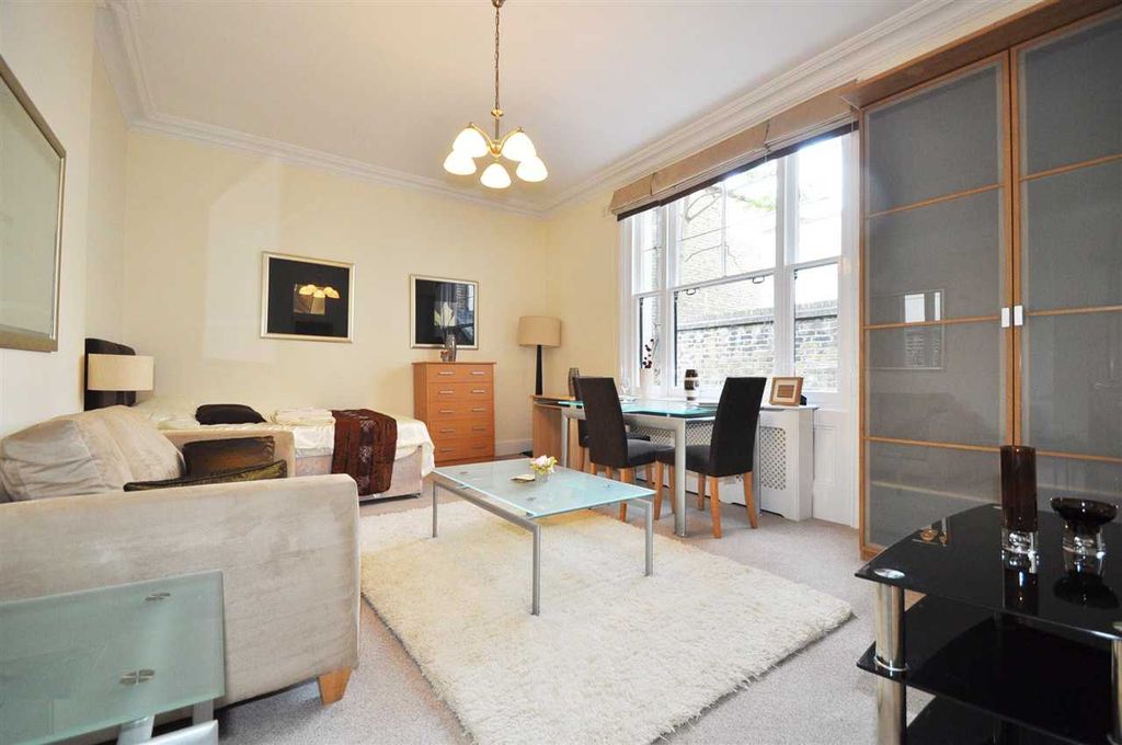 Property photo 2 of 6 Main Room
