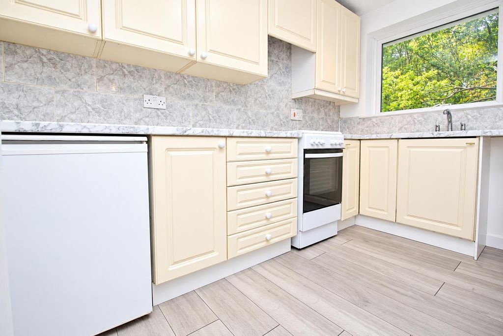 Property photo 2 of 8 6F7F700E-3Dde-448c-Ae04-9c3B98608613.Png