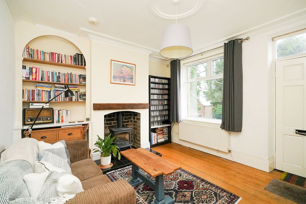 Property photo 1 of 16 Lounge