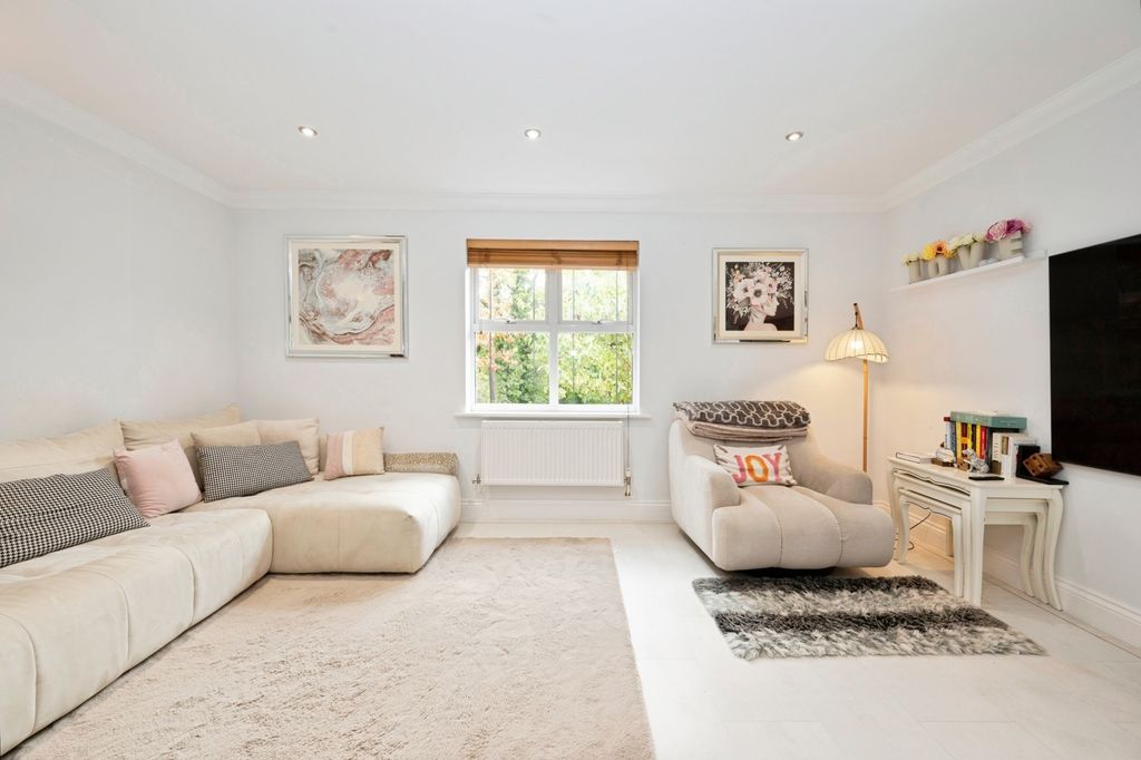 Property photo 2 of 12 Pbox-Img.Jpg