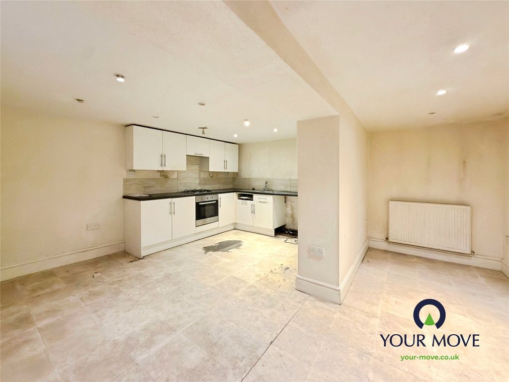 Property photo 3 of 10 Kitchen/Breakfast