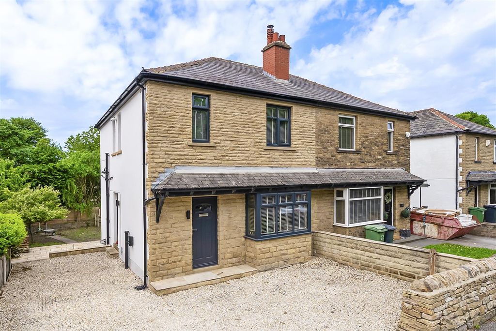 Property photo 1 of 19 Leeds Road