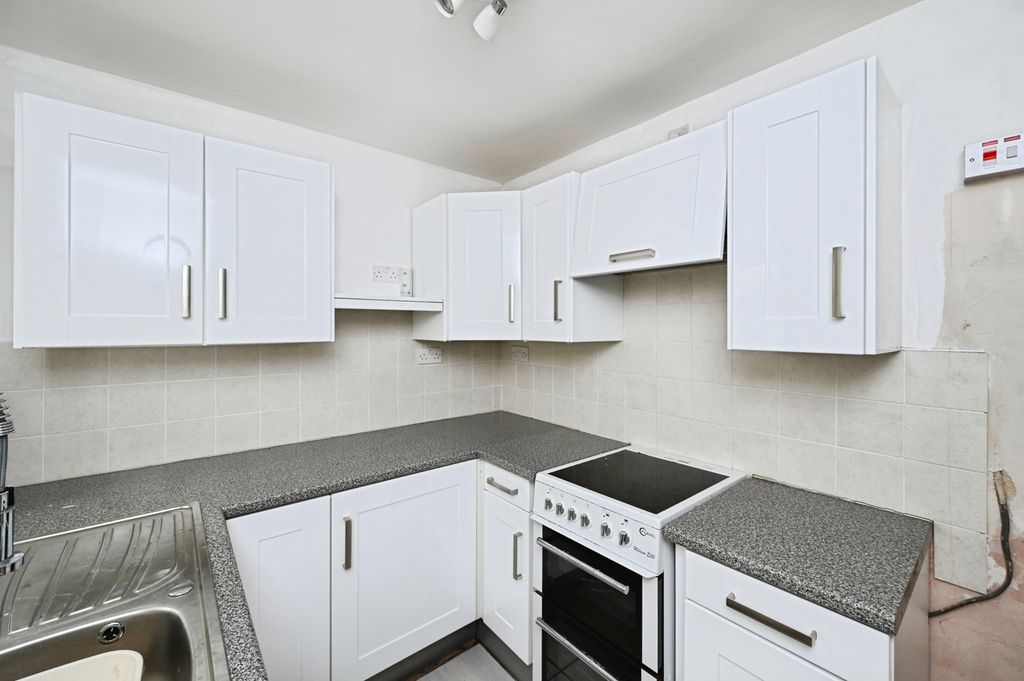 Property photo 2 of 18 Kitchen