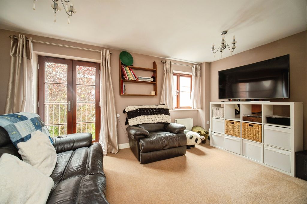 Property photo 3 of 12