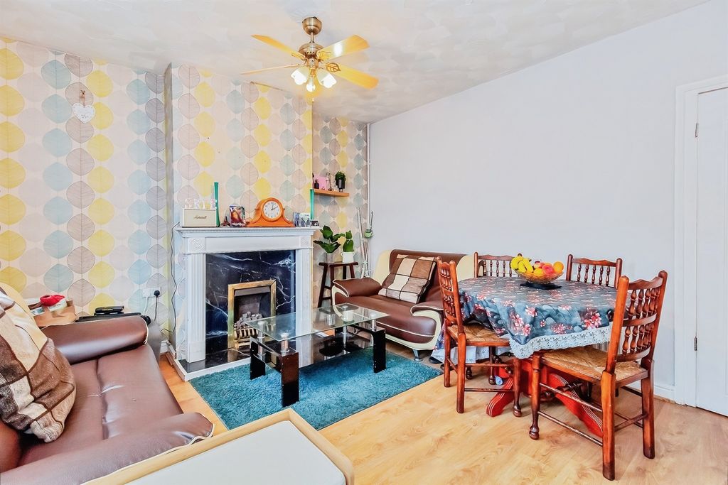 Property photo 2 of 9