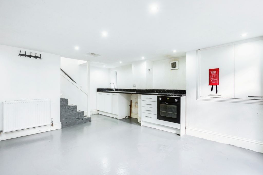 Property photo 2 of 19 Kitchen/Dining Room