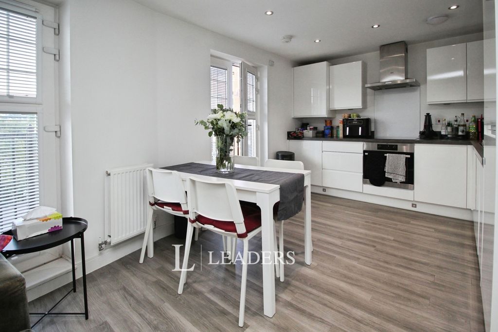 Property photo 3 of 10 Pbox-Img.Jpg