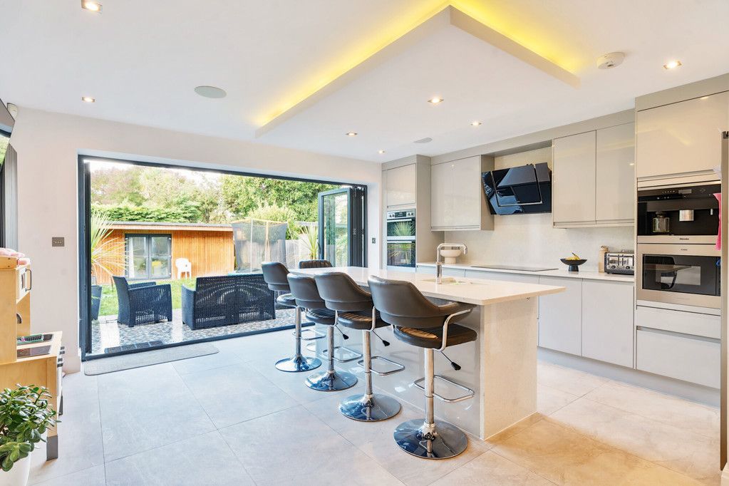 Property photo 2 of 21 Kitchen