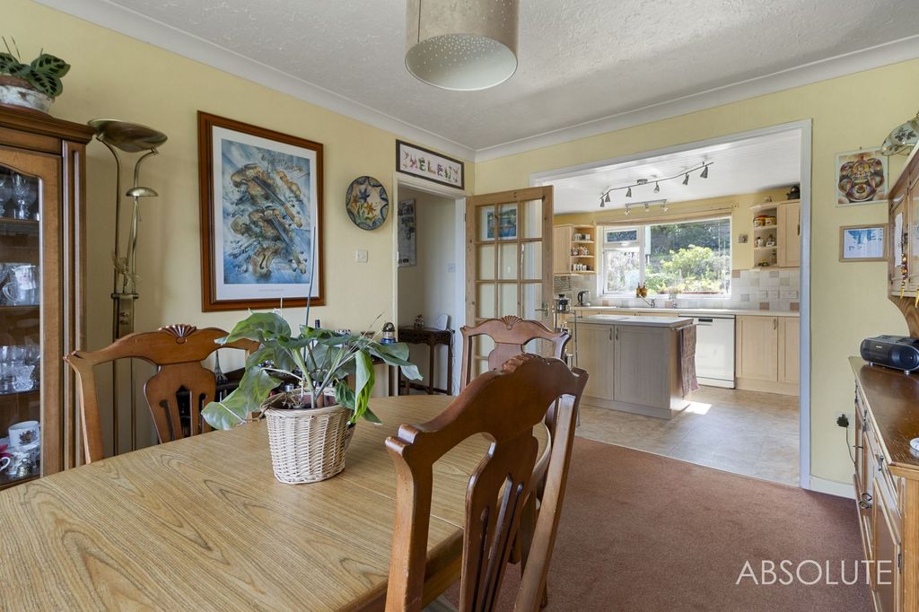 Property photo 3 of 31
