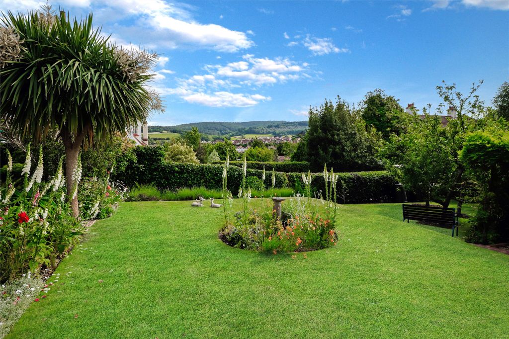 Property photo 2 of 17 Picture No. 12