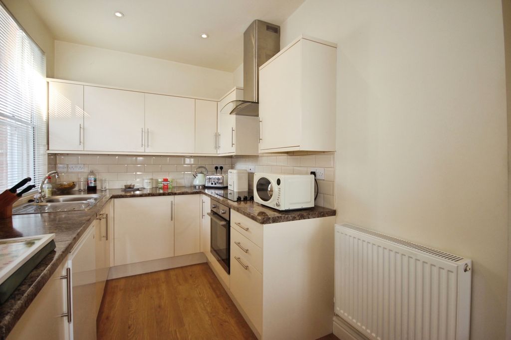 Property photo 3 of 18 Kitchen