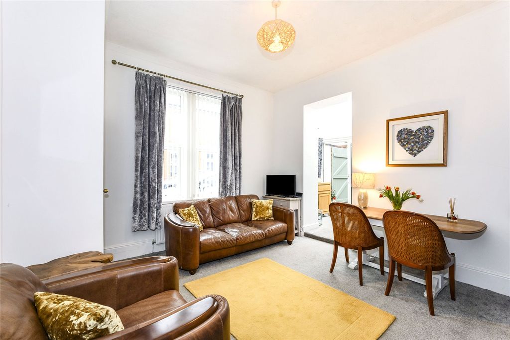 Property photo 3 of 11 Sitting Room