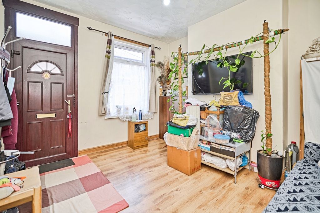 Property photo 2 of 11 Pbox-Img.Jpg