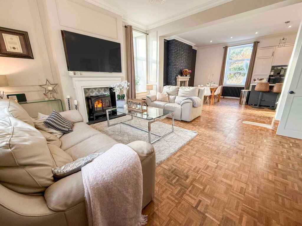 Property photo 2 of 32