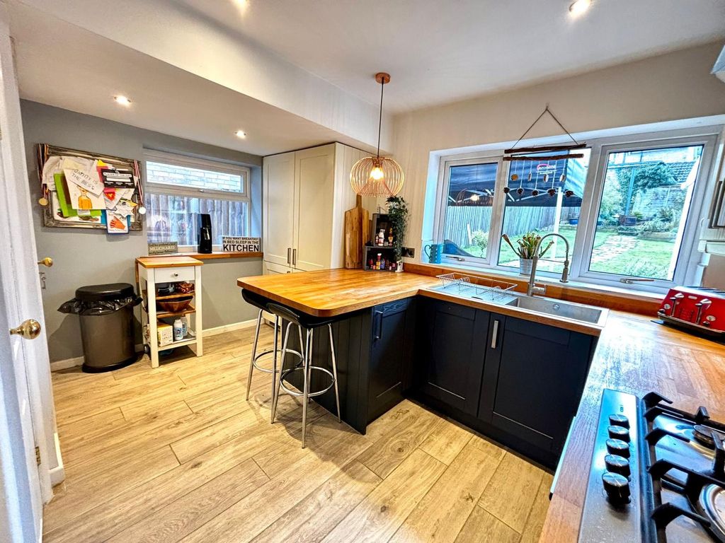 Property photo 3 of 13 Kitchen