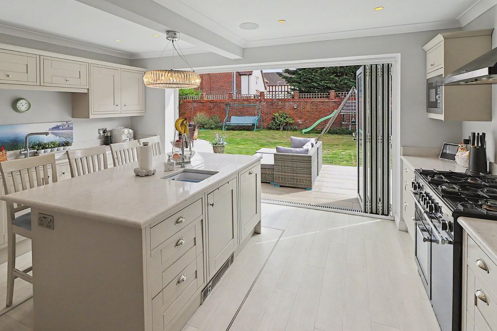 Property photo 2 of 35 Picture No. 90