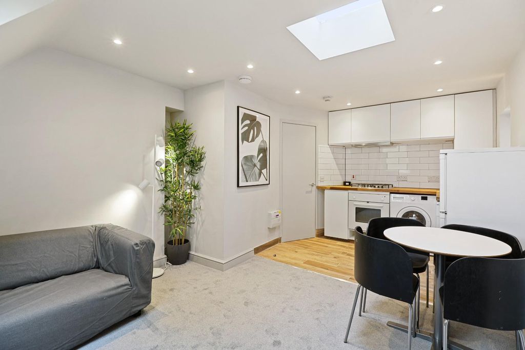 Property photo 1 of 9 68A1d039-8Ae6-4d69-B1c5-B11672057c54Lept - 221A Ar