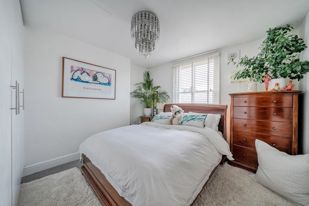 Property photo 2 of 12 1409395-4-698Ef41...