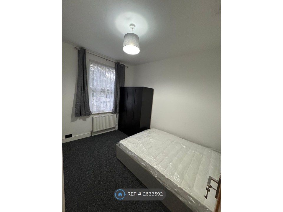 Property photo 3 of 17 Bedroom Two
