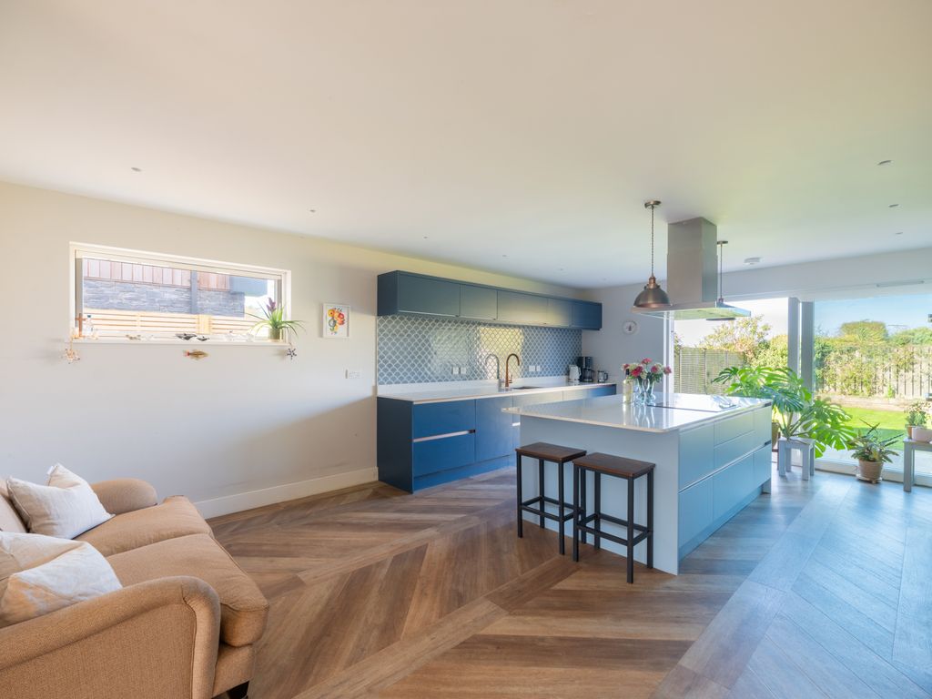 Property photo 3 of 20 Samphire Place 1-7