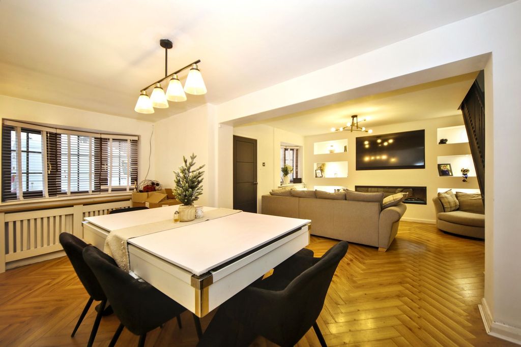 Property photo 3 of 23