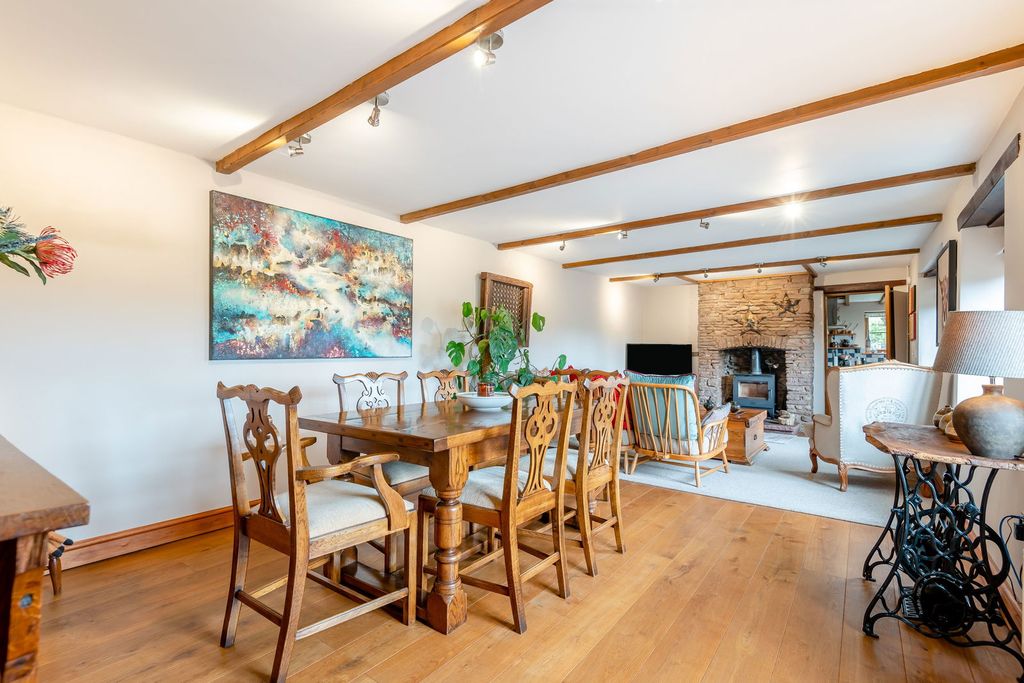 Property photo 2 of 21