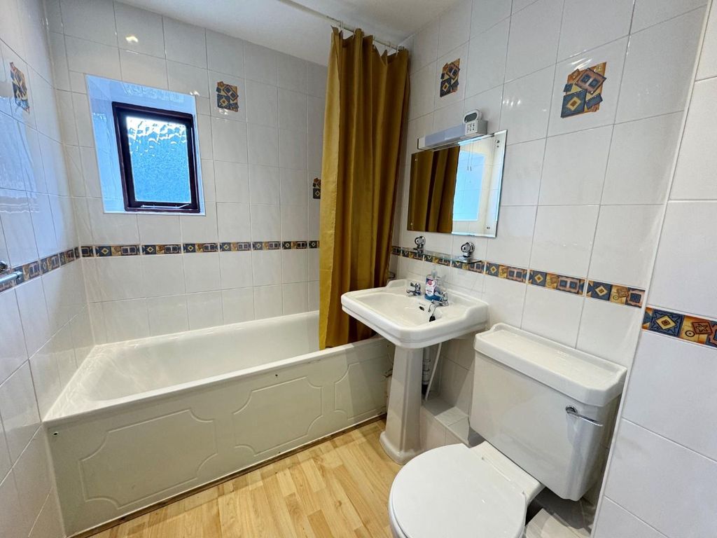 Property photo 2 of 4 Bathroom.Jpg