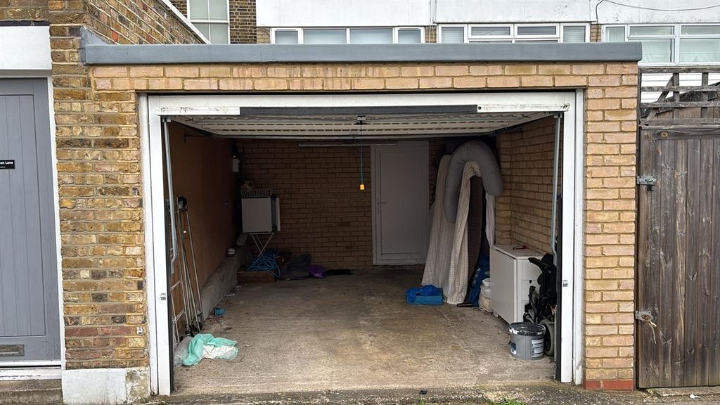 Property photo 2 of 4