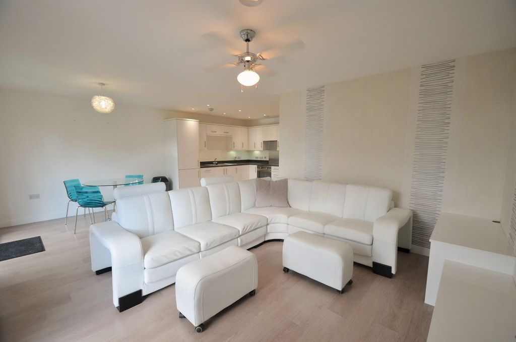 Property photo 2 of 12 Lounge