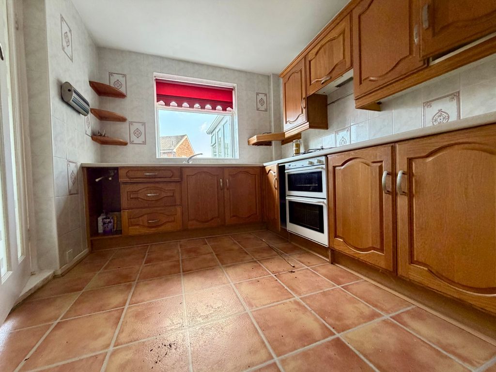 Property photo 3 of 11 Kitchen