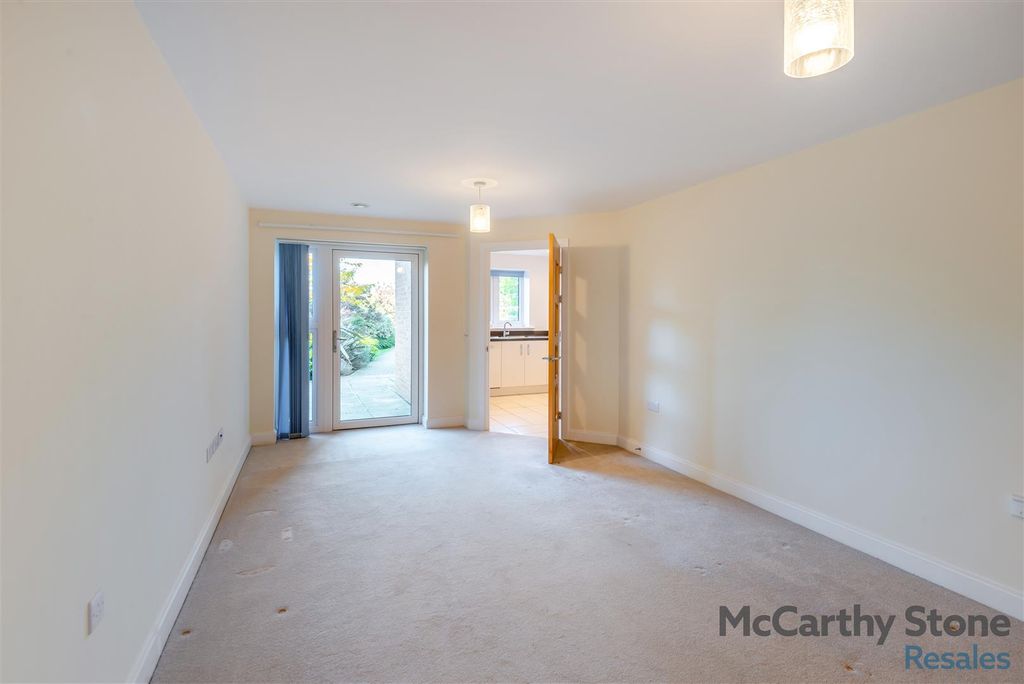 Property photo 2 of 33 8665945-Interior01.Jpg