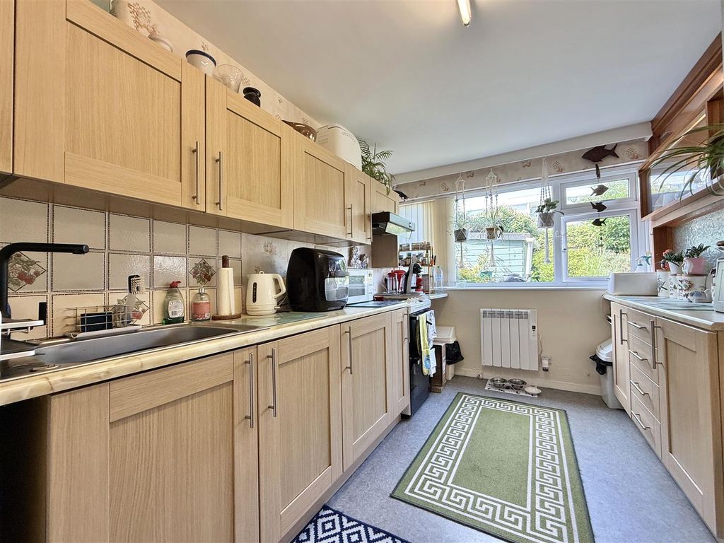 Property photo 3 of 19 Kitchen.Jpg