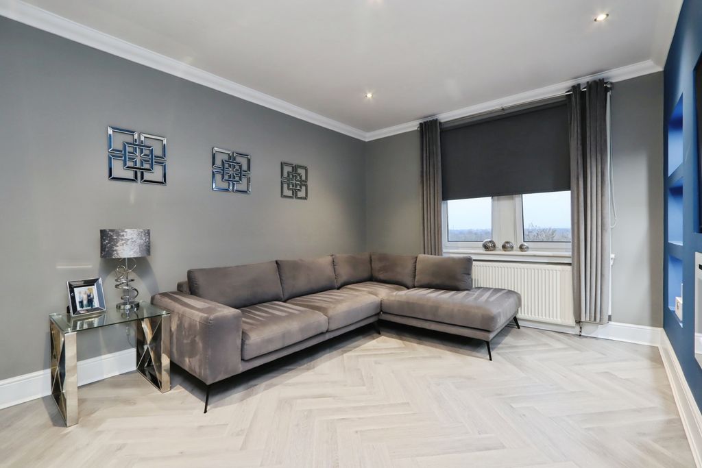 Property photo 3 of 15 Living Room