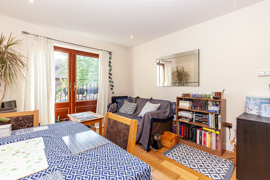 Property photo 2 of 8 Photo 04