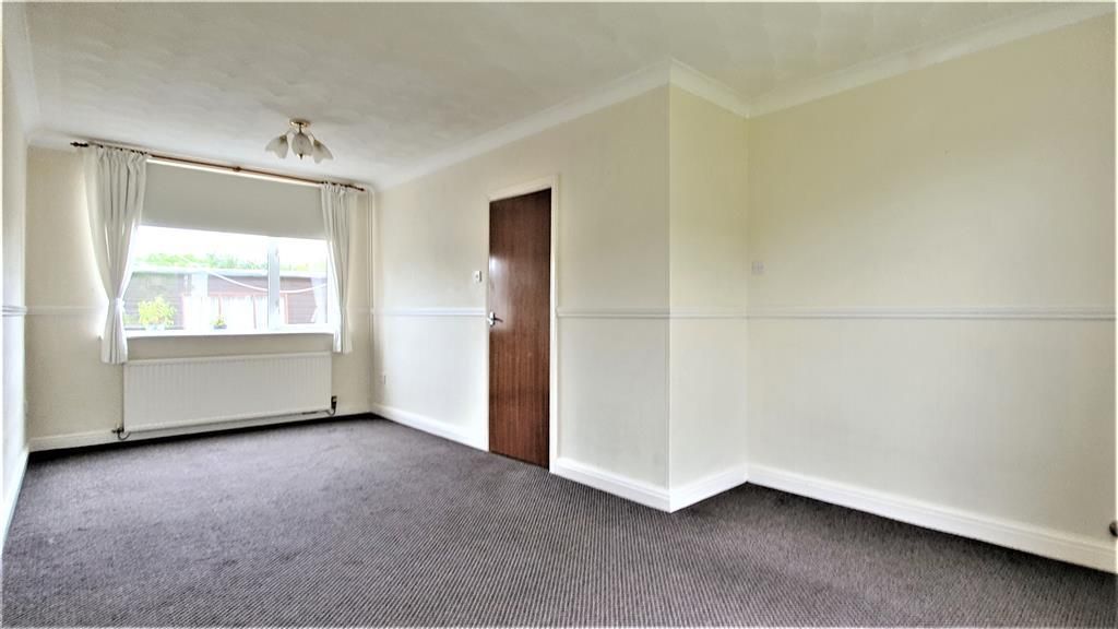 Property photo 1 of 8 Living Room