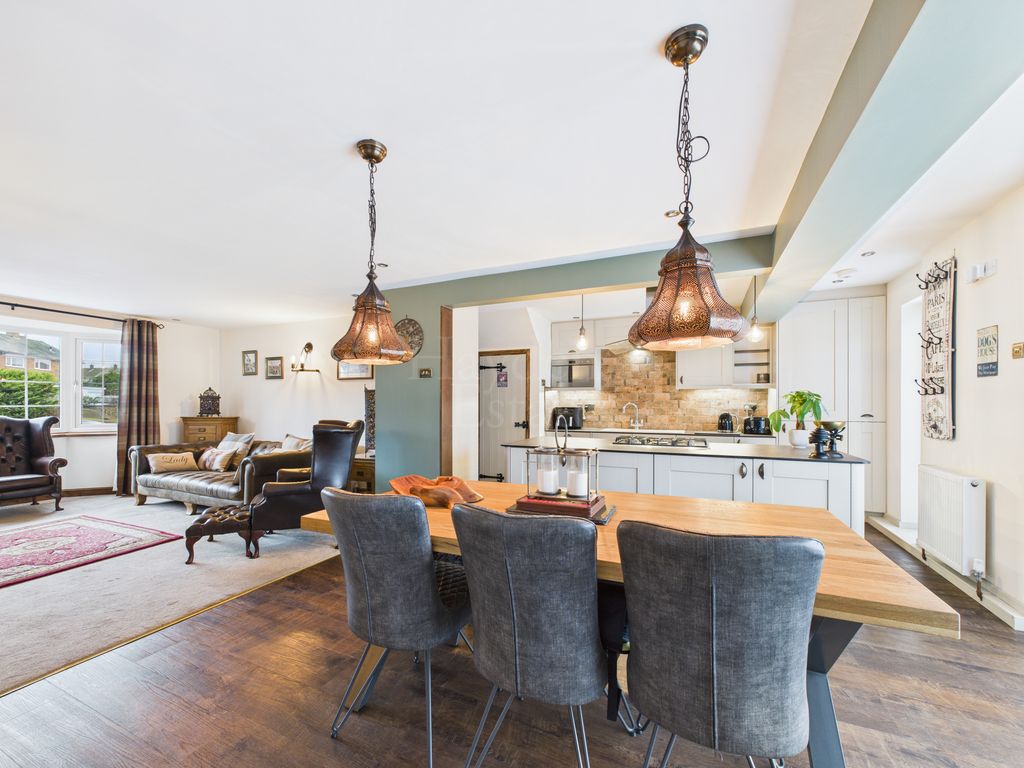 Property photo 2 of 27