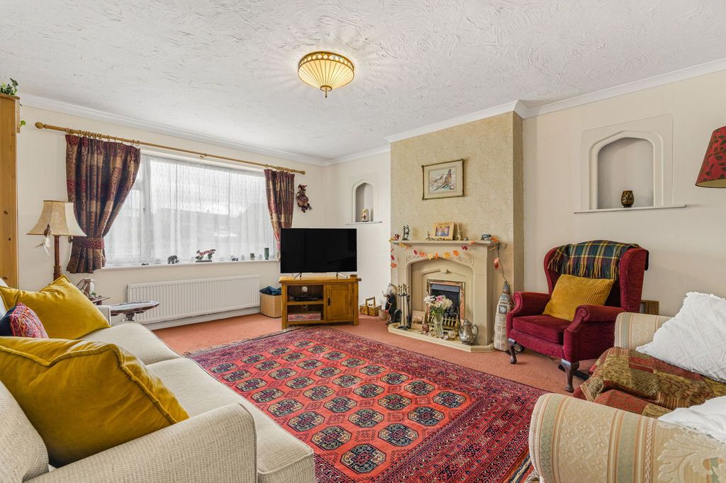 Property photo 2 of 20