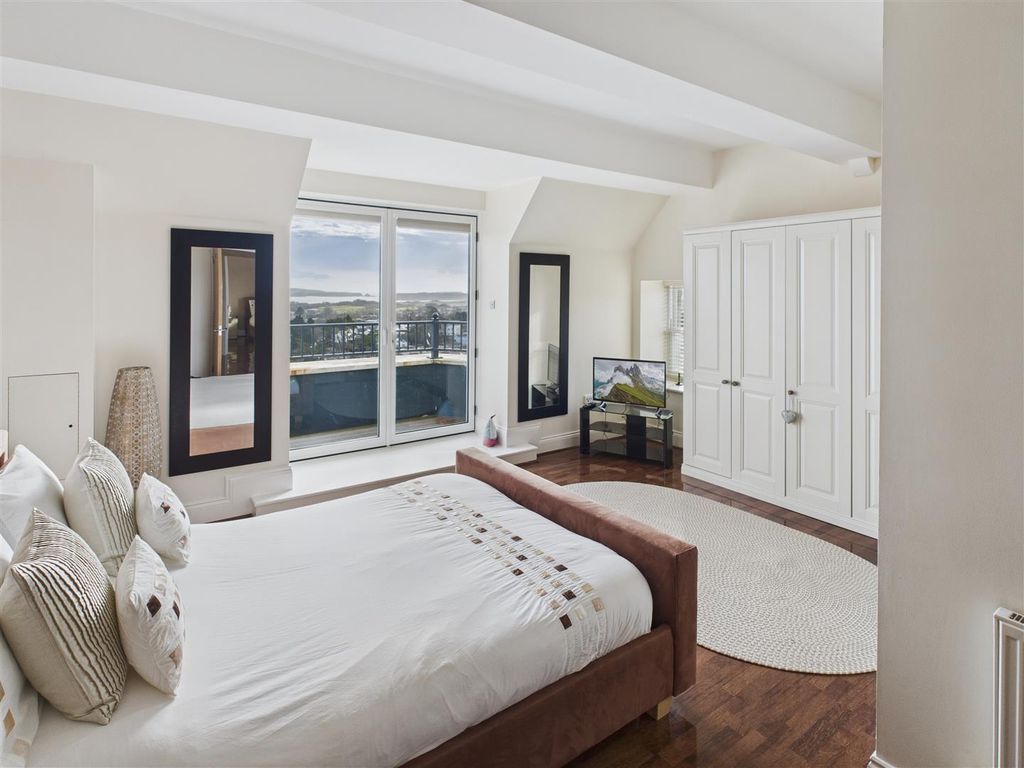 Property photo 1 of 27 Cam05016G0-Pr0165-Still001.Jpg