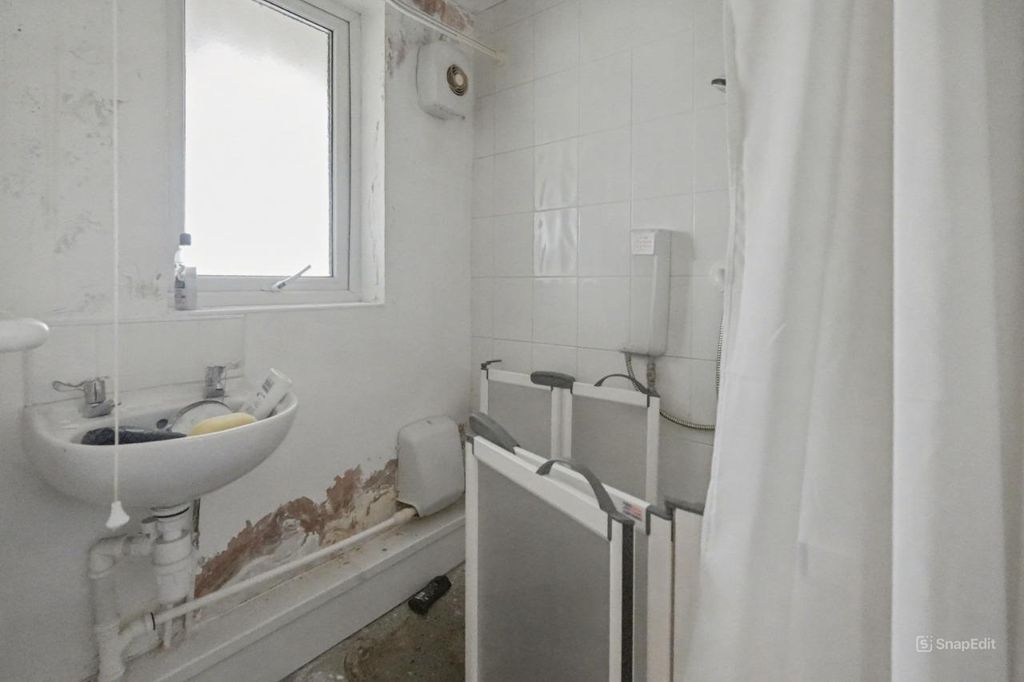 Property photo 3 of 5 Flat 1, 125 Stanley Road, Liverpool, L5 7Ta