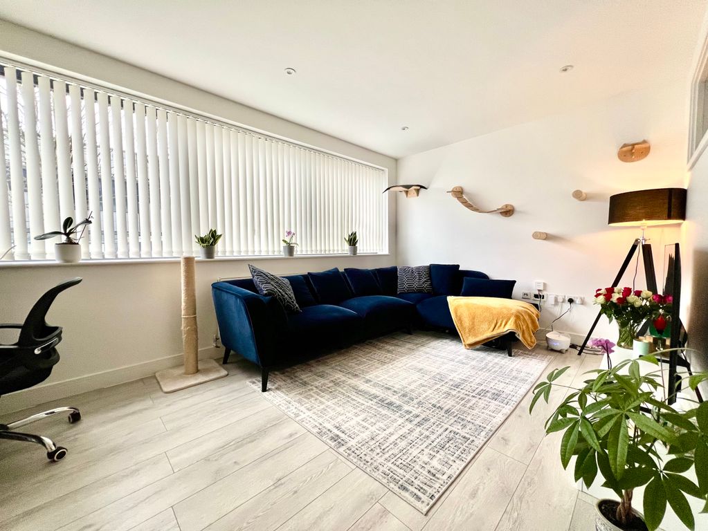 Property photo 2 of 11 Living Room