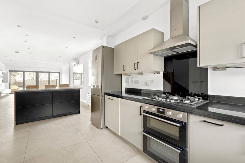 Property photo 2 of 31 Photo 33